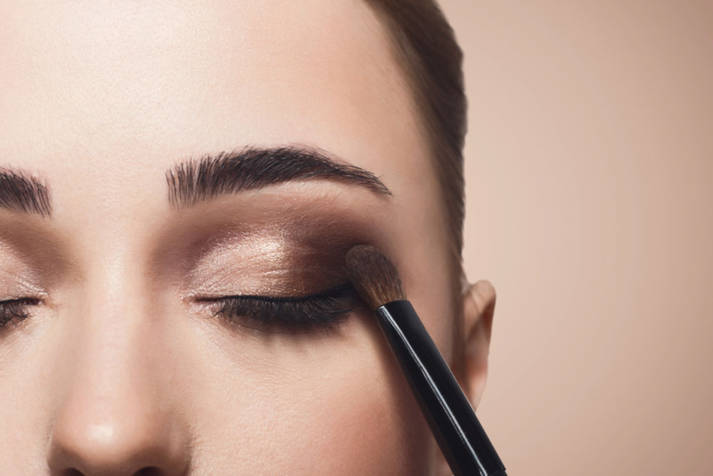 Eyeshadow application mistakes to avoid